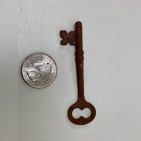 c. 1900 Antique Michigan Industrial Commercial Solid Barrel Skeleton Key Rusty - Picture 2 of 8
